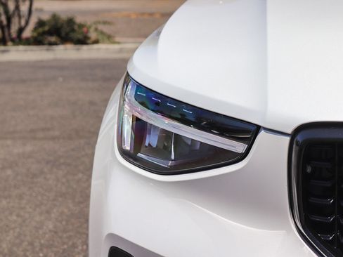 Certified 2026 Volvo XC40 B4 Core FWD image 12
