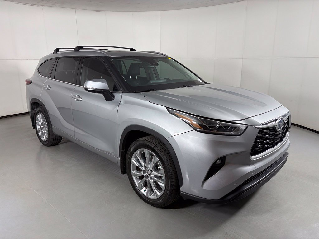 Used 2024 Toyota Highlander Limited AWD/4WD image 2
