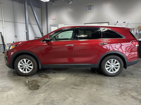 Used 2016 Kia Sorento FWD image 4