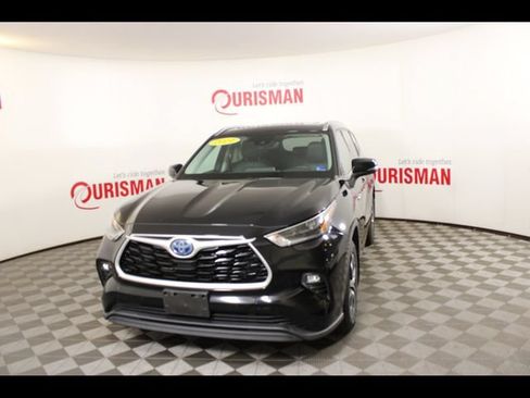 Used 2021 Toyota Highlander XLE AWD/4WD image 1