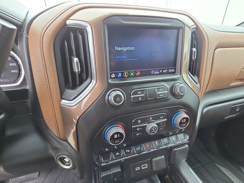 Used 2022 Chevrolet Silverado 1500 High Country w/ Technology Package AWD/4WD image 22