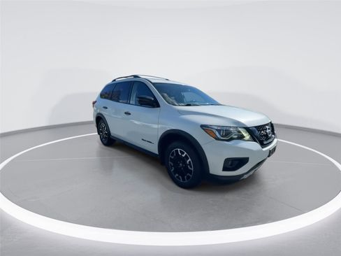 Used 2019 Nissan Pathfinder SL AWD/4WD image 2