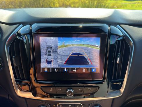 Used 2023 Chevrolet Traverse RS image 29