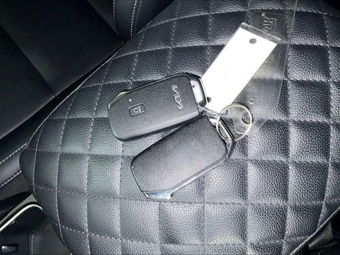 Used 2022 Kia Telluride LX image 14