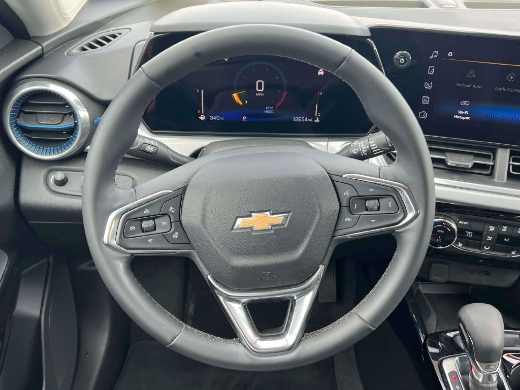 Used 2024 Chevrolet Trax LT w/ Sunroof Package FWD image 14
