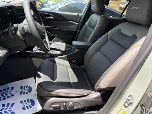 Used 2025 Chevrolet Trax ACTIV w/ Driver Confidence Package FWD image 12
