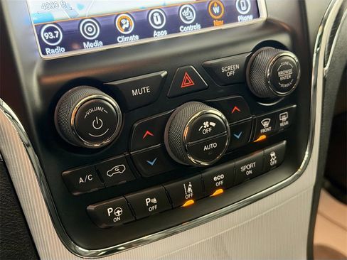 Used 2018 Jeep Grand Cherokee Summit image 16