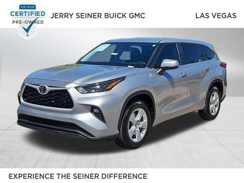 Used 2023 Toyota Highlander LE FWD image 1