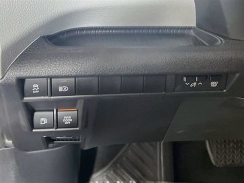 Used 2025 Toyota Sienna XLE FWD image 10