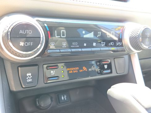 Used 2019 Toyota RAV4 Limited w/ Limited Grade Weather Package AWD/4WD image 20