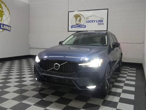 Used 2023 Volvo XC60 B5 Ultimate w/ Climate Package AWD/4WD image 4