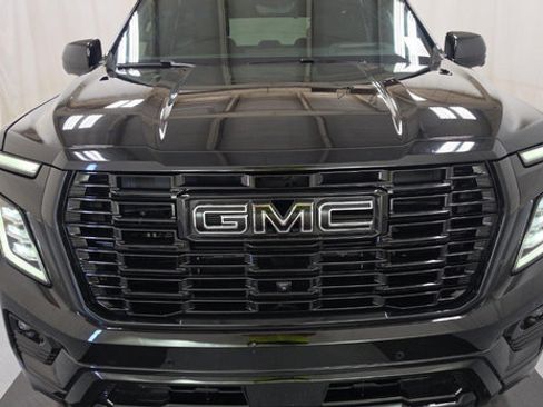 Used 2026 GMC Yukon Denali w/ Denali Reserve Package AWD/4WD image 3