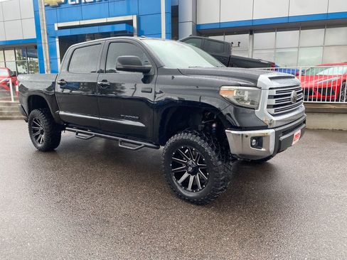 Used 2018 Toyota Tundra Limited w/ Limited Premium Package AWD/4WD image 7