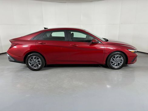 Used 2024 Hyundai Elantra SEL FWD image 9