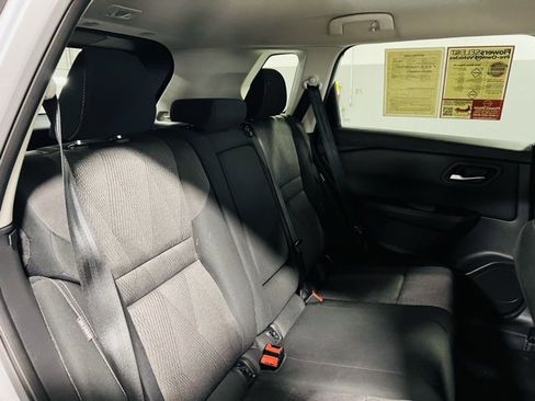 Used 2024 Nissan Rogue SV image 29