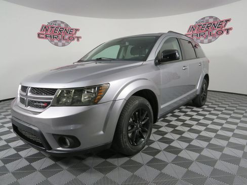 Used 2019 Dodge Journey SE w/ Blacktop Package image 3