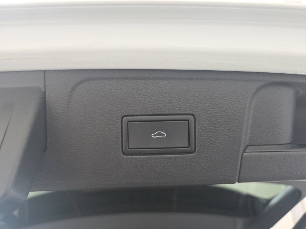 Certified 2024 Volkswagen Atlas Peak Edition SE AWD/4WD image 23