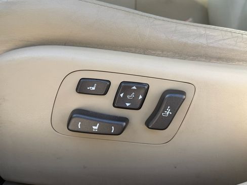 Used 2011 Lexus LS 460 w/ Luxury Value Edition RWD image 26