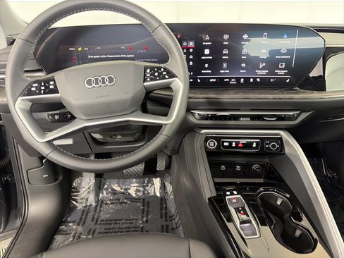 Used 2025 Audi Q5 Premium Plus AWD/4WD image 3