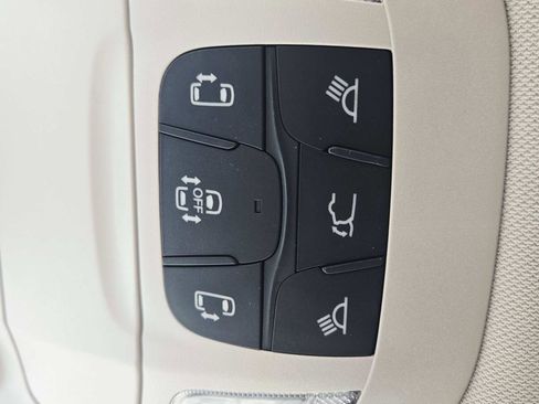 Used 2024 Chrysler Pacifica Limited image 39