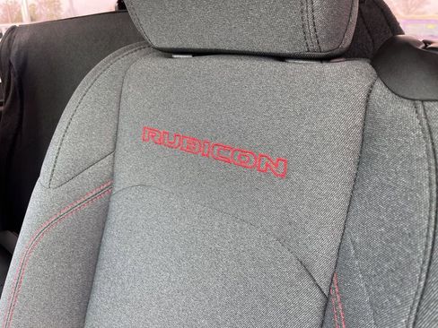 Used 2025 Jeep Wrangler Rubicon image 56