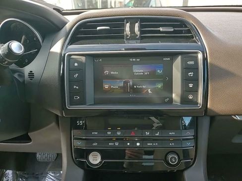 Used 2017 Jaguar F-PACE Prestige image 10