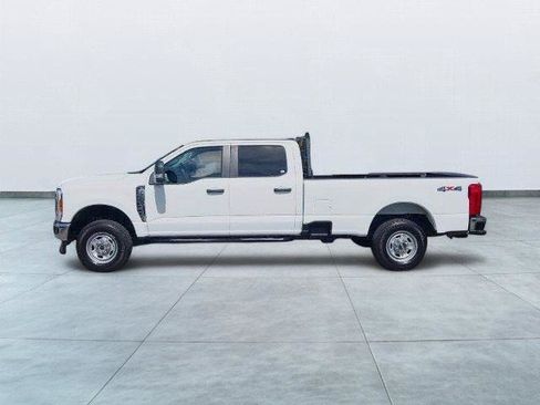 Certified 2025 Ford F250 XL w/ XL Chrome Package AWD/4WD image 4