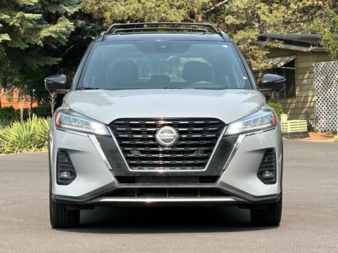 Used 2021 Nissan Kicks SR FWD image 9