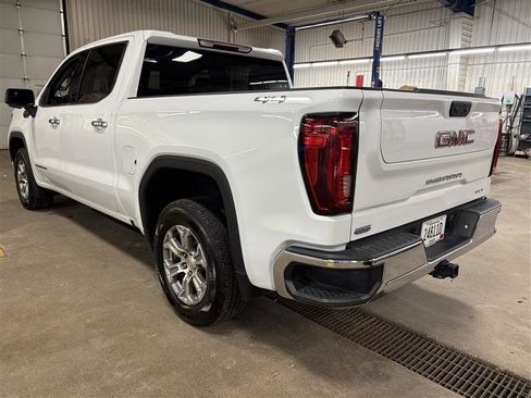 Used 2025 GMC Sierra 1500 SLT image 4