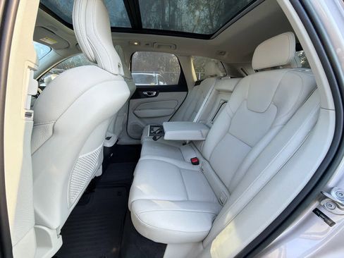 Certified 2023 Volvo XC60 B5 Plus image 24