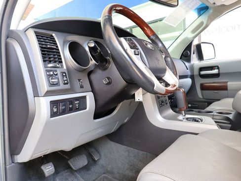 Used 2016 Toyota Sequoia Platinum RWD image 40
