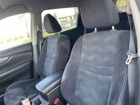 Used 2016 Nissan Rogue S image 22