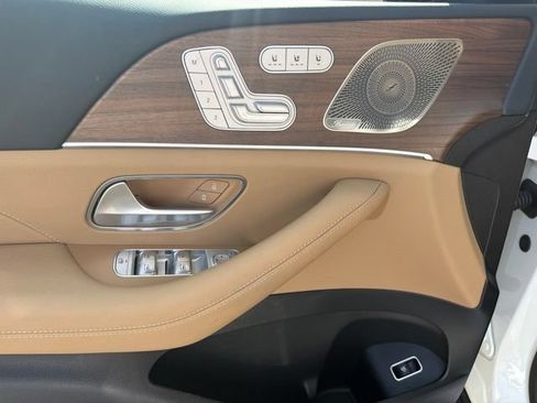 Used 2025 Mercedes-Benz GLS 450 4MATIC image 9