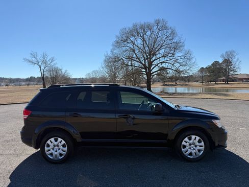 Used 2019 Dodge Journey SE image 6