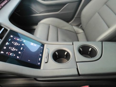 Used 2022 Porsche Taycan image 41