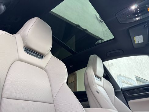 Certified 2025 Porsche Macan Electric image 19