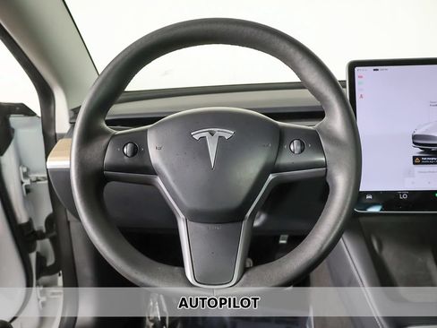Used 2023 Tesla Model 3 Standard Range RWD image 3
