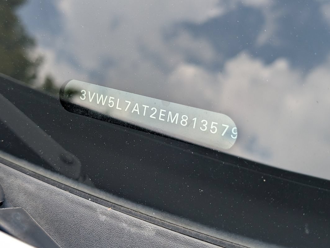 Used 2014 Volkswagen Beetle TDI FWD image 29