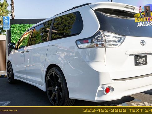 Used 2017 Toyota Sienna SE FWD image 9