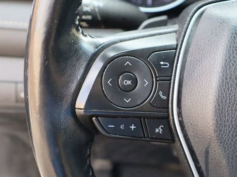 Used 2018 Toyota Camry SE w/ Moonroof Package FWD image 12