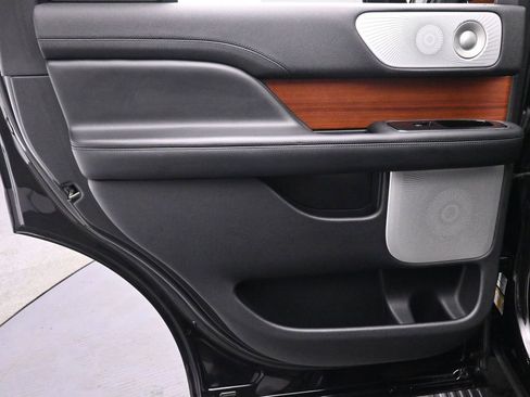 Used 2020 Lincoln Navigator Reserve w/ Luxury Package RWD image 17