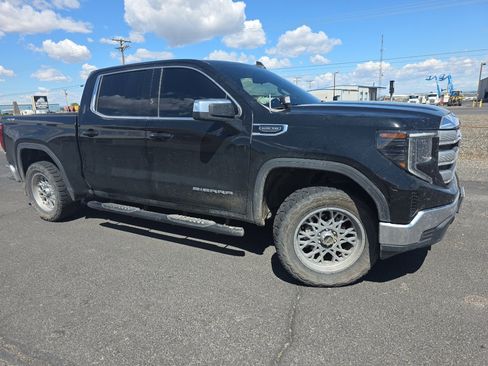 Used 2022 GMC Sierra 1500 SLE AWD/4WD image 1