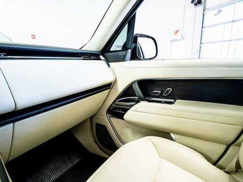 Used 2024 Land Rover Range Rover Autobiography image 49