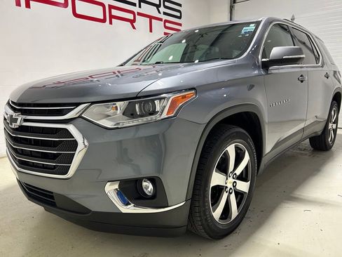 Used 2021 Chevrolet Traverse LT w/ LT Premium Package FWD image 2