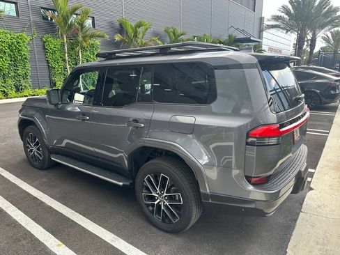 Used 2024 Lexus GX 550 w/ Accessory Package (2T) AWD/4WD image 2