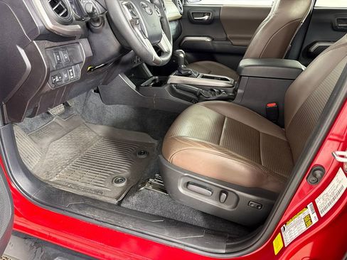 Used 2023 Toyota Tacoma Limited image 11