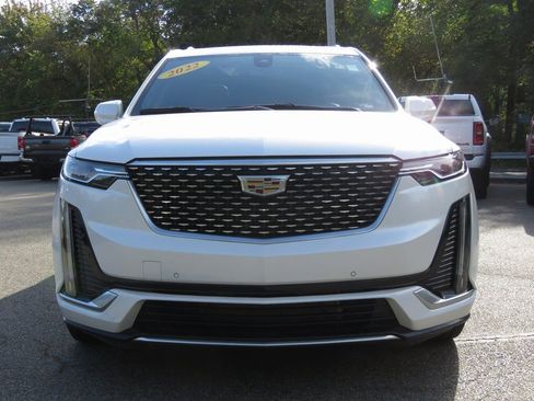 Used 2022 Cadillac XT6 Premium Luxury image 3