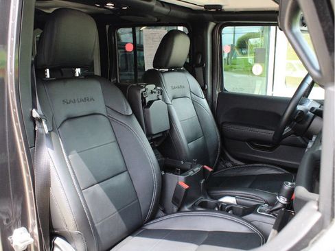 Used 2022 Jeep Wrangler Unlimited Sahara AWD/4WD image 26
