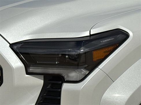 Used 2025 Toyota Tacoma Limited image 4