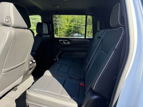 Used 2024 GMC Yukon XL SLT AWD/4WD image 11
